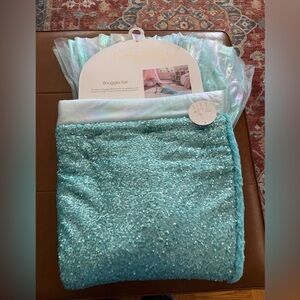 Cynthia Rowley 🧜‍♀️ NWT Aqua Sequin Snuggle Mermaid Tail Blanket